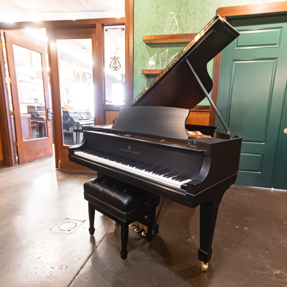 Steinway & Sons L Grand