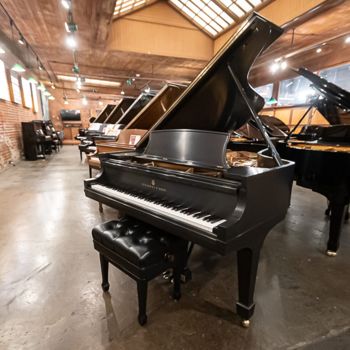 Steinway & Sons B