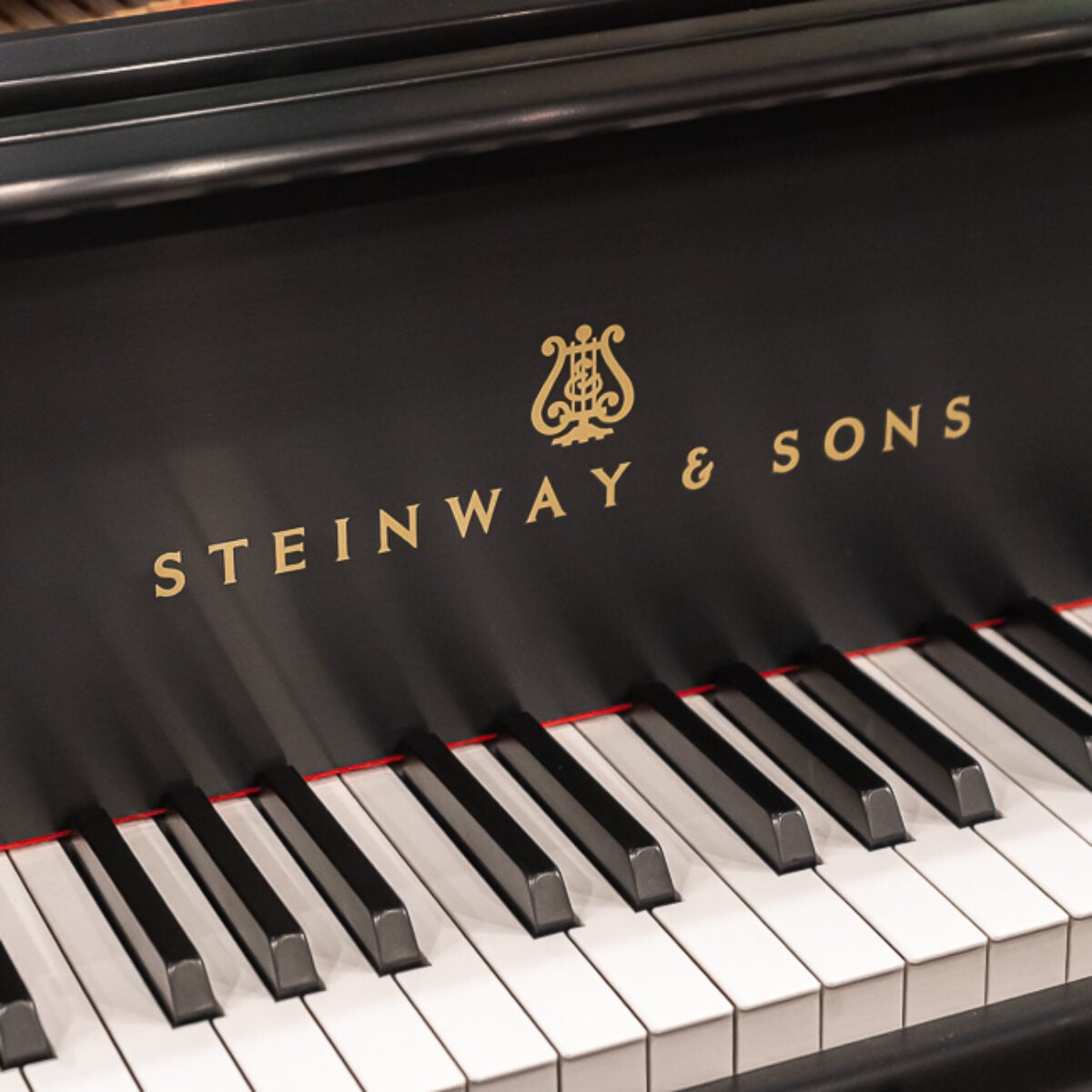 Steinway & Sons B