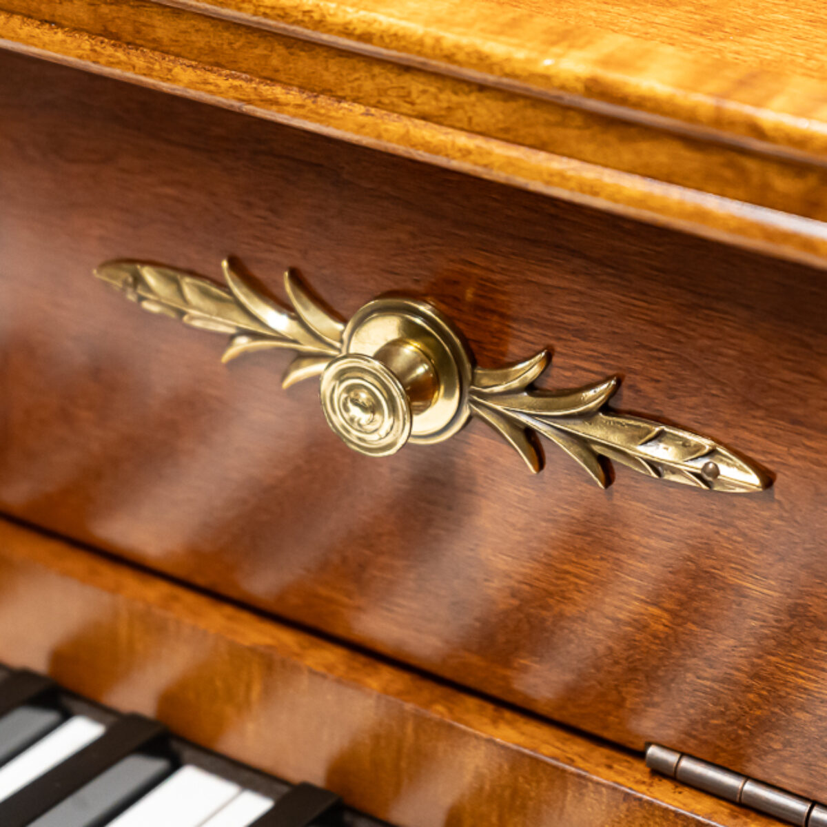 Yamaha M500 Decorator Upright